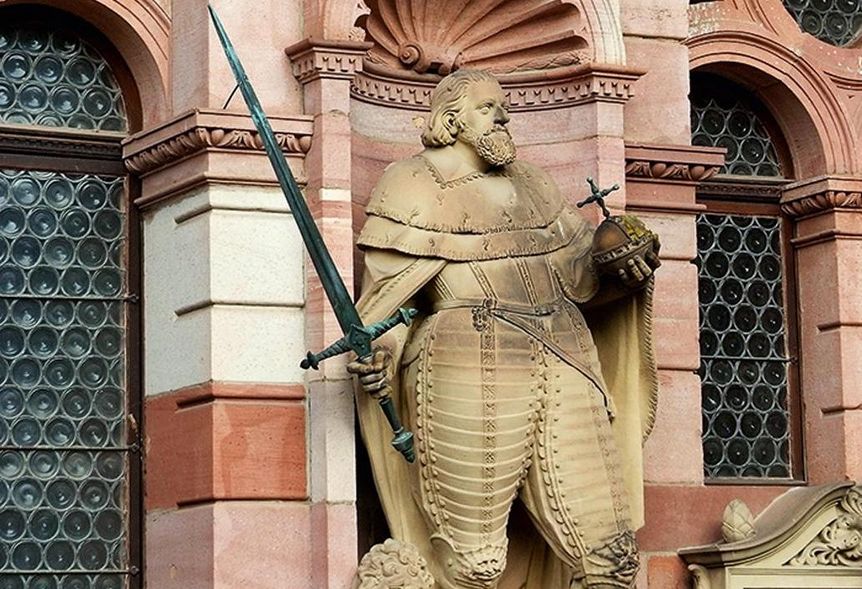 Statue von Kurfürst Friedrich IV. am Friedrichsbau von Schloss Heidelberg